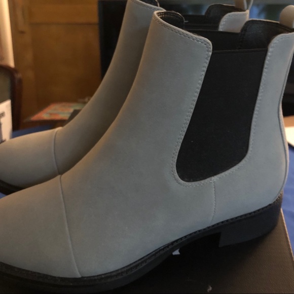 KENNETH COLE REACTION Women Grey Suede Booties - Picture 7 of 7